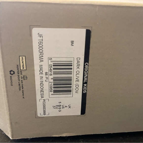 Hunter Kids Green Rain Boots - Picture 6 of 9